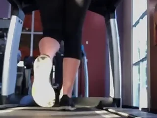 pawg in look at thru yogas on treadmill!!